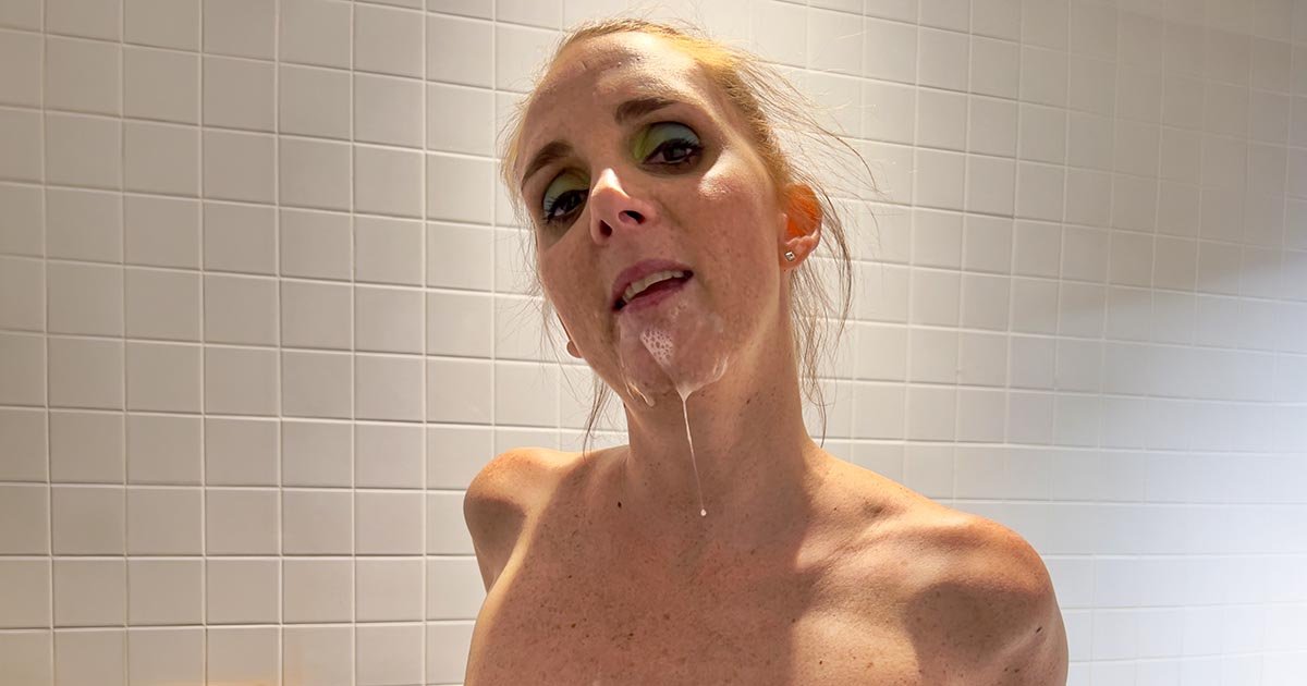 Blowjob in the Shopping Mall Restroom